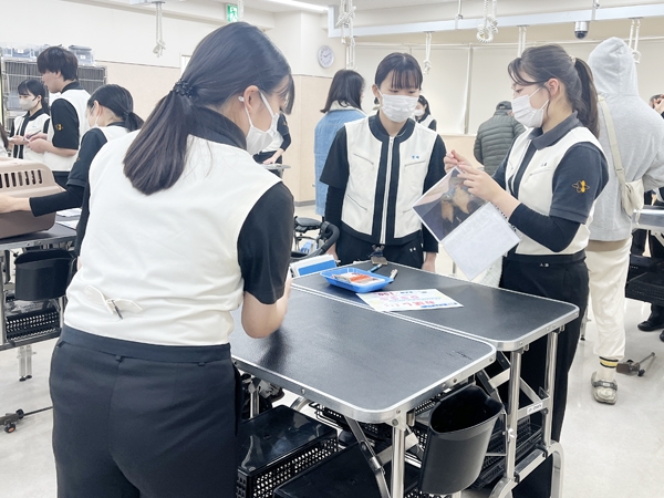 1年生、接客の勉強が始まりました！